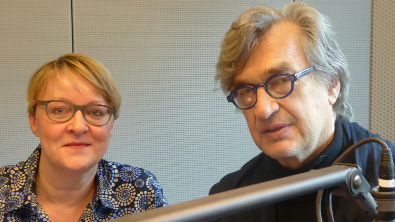 "Im Gespräch" mit Wim Wenders: Britta Bürger (Deutschlandradio) und Wim Wenders (r)