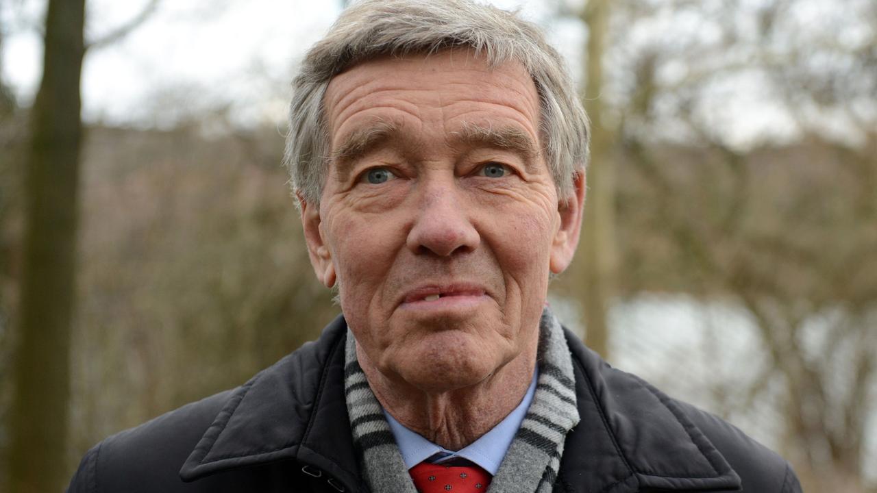 Der Geruchsforscher Hanns Hatt steht am 26.02.2014 in Bochum (Nordrhein-Westfalen) im Botanischen Garten der Ruhr-Universität Bochum. Der Geruchsforscher Hanns Hatt steht am 26.02.2014 in Bochum (Nordrhein-Westfalen) im Botanischen Garten der Ruhr-Universität Bochum.