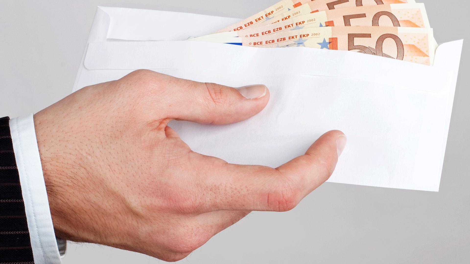 Korruption ist in der EU in vielen Formen verbreitet. Korruption ist in der EU in vielen Formen verbreitet.