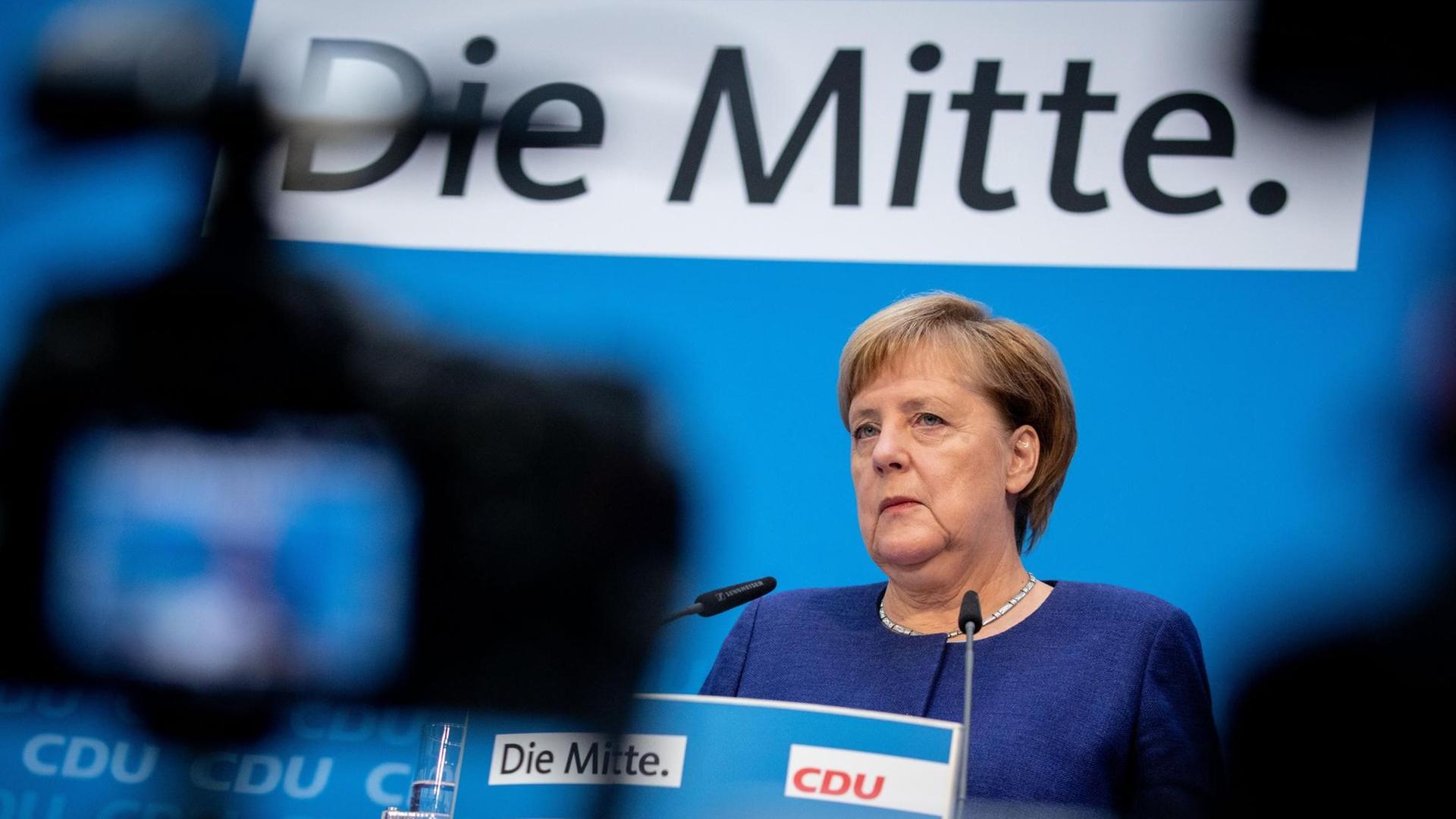 Bundeskanzlerin Angela Merkel spricht auf einer Pressekonferenz nach der Klausurtagung der CDU am 05.11.2018 im Konrad-Adenauer-Haus Bundeskanzlerin Angela Merkel spricht auf einer Pressekonferenz nach der Klausurtagung der CDU am 05.11.2018 im Konrad-Adenauer-Haus