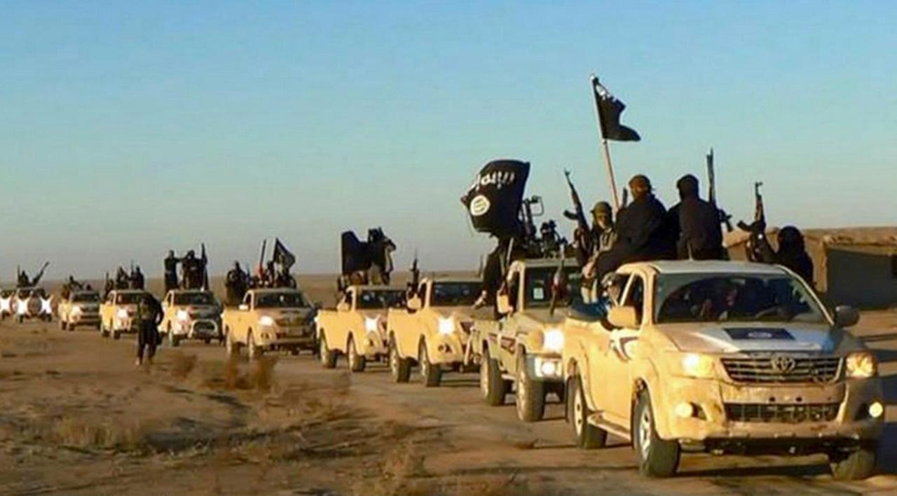 Ein Fahrzeugkonvoi mit Mitgliedern der Terrormiliz Islamischer Staat Ein Fahrzeugkonvoi mit Mitgliedern der Terrormiliz Islamischer Staat