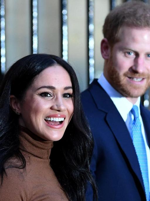 Das Foto zeigt den britischen Prinz Harry und seine Frau Meghan.