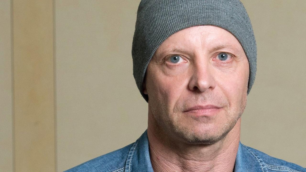 Armin Petras, der Intendant des Schauspiels Stuttgart, steht am 02.06.2016 im Opernhaus in Stuttgart (Baden-Württemberg) im Foyer an einer Treppe. Armin Petras, der Intendant des Schauspiels Stuttgart, steht am 02.06.2016 im Opernhaus in Stuttgart (Baden-Württemberg) im Foyer an einer Treppe.