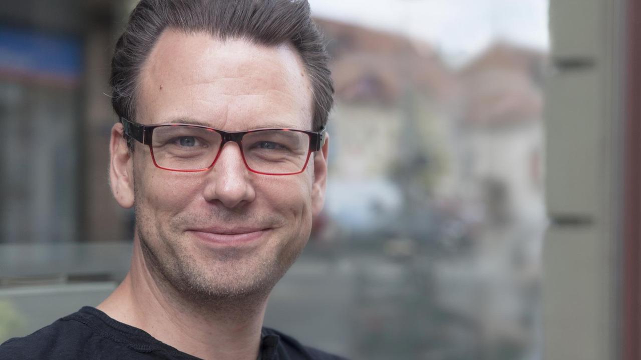 Der Autor und politische Kabarettist Philipp Schaller Der Autor und politische Kabarettist Philipp Schaller
