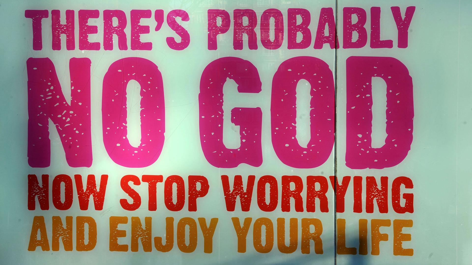 Poster mit der Aufschrift: "There's probably no God". Poster mit der Aufschrift: "There's probably no God".