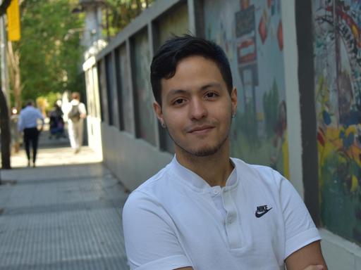Alejandro, 20 Jahre alter Flüchtling aus Venezuela, in seiner neuen Heimat Buenos Aires. | Victoria Eglau / Deutschlandfunk