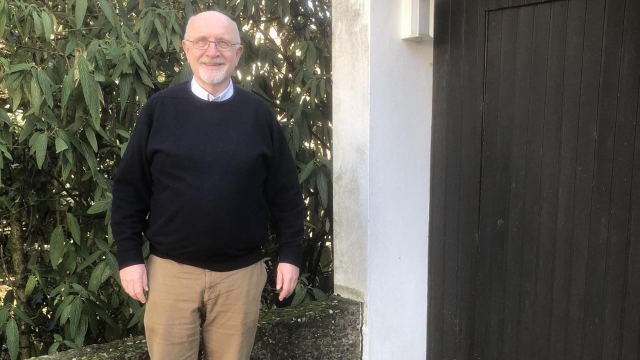 Michael Mertes steht in der Einfahrt vor seinem Haus. Michael Mertes steht in der Einfahrt vor seinem Haus.