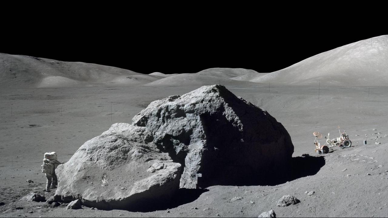 US-Astronaut Harrison H. Schmitt 1971 auf dem Mond. US-Astronaut Harrison H. Schmitt 1971 auf dem Mond.