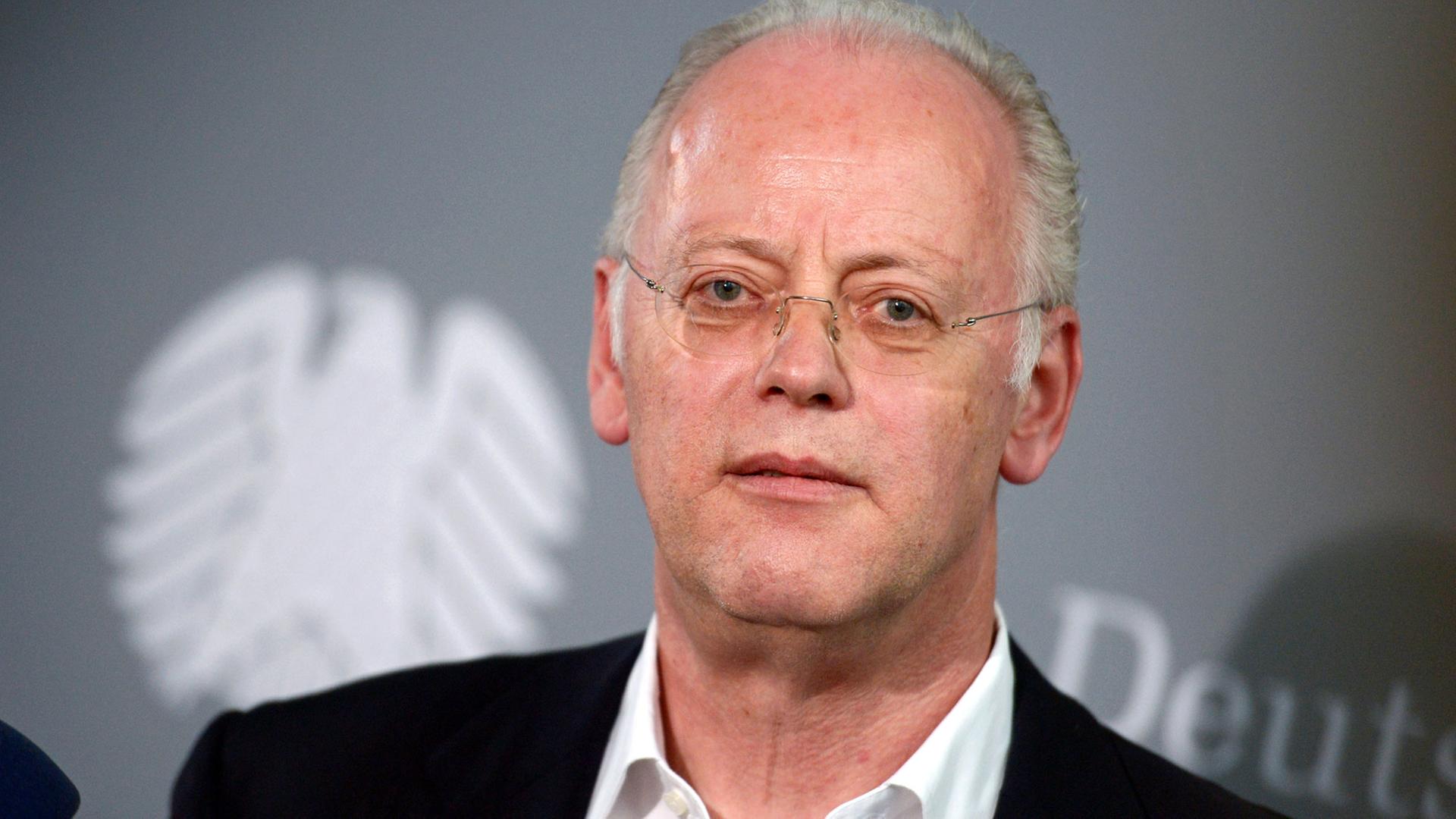 Der frühere Verteidigungsminister Rudolf Scharping (SPD) Der frühere Verteidigungsminister Rudolf Scharping (SPD)