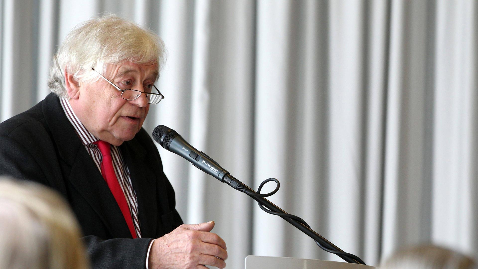 Der Historiker Wolfgang Benz, hier bei einer Veranstaltung im Jahr 2013 Der Historiker Wolfgang Benz, hier bei einer Veranstaltung im Jahr 2013