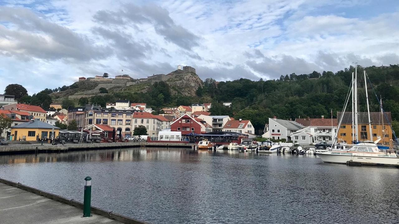 Hafenansicht der norwegischen Grenzstadt Halden. Hafenansicht der norwegischen Grenzstadt Halden.