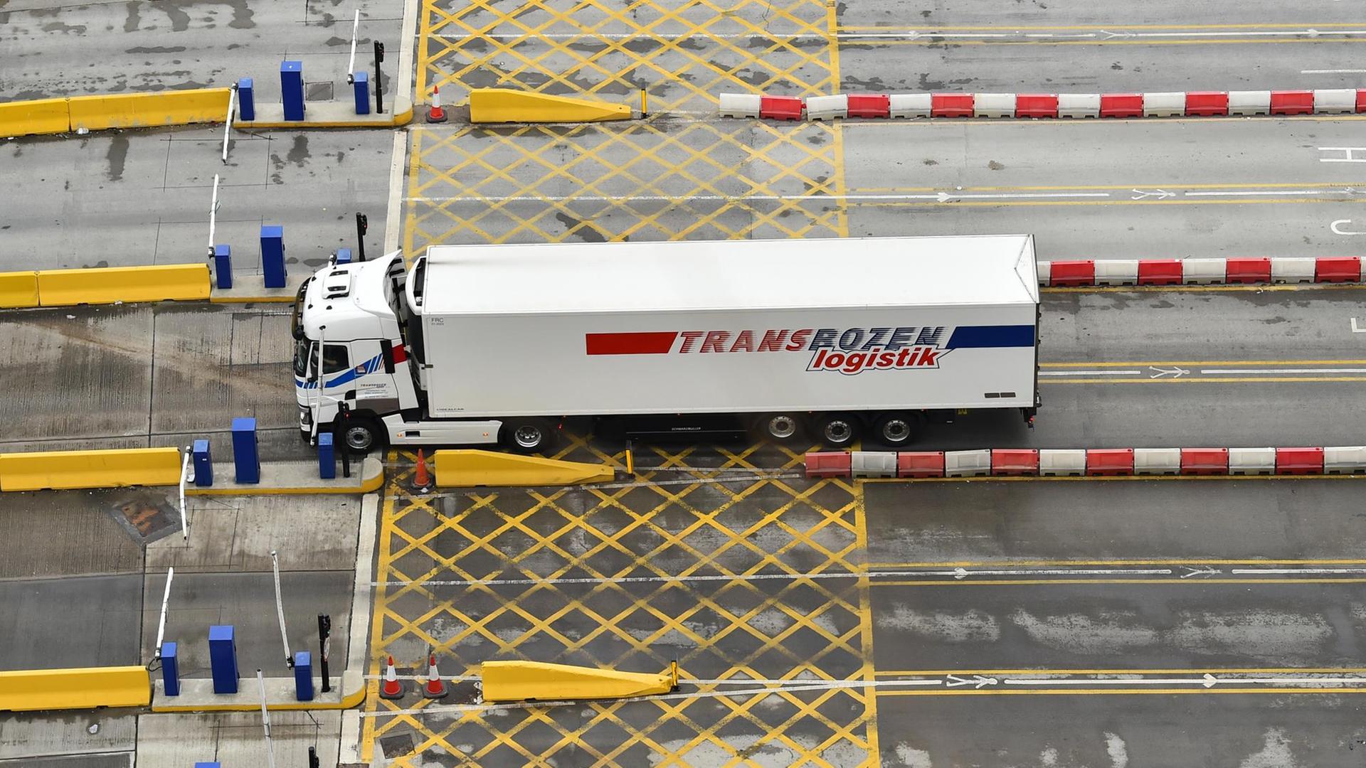 Frachtverkehr am Hafen von Dover Frachtverkehr am Hafen von Dover