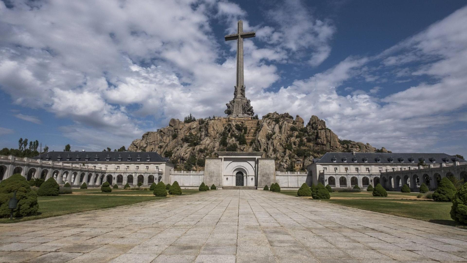 Das "Tal der Gefallenen" der Franco-Diktatur mit dem Grab Francos und des Gründers der faschistischen Bewegung Falange, José Antonio Primo de Rivera.