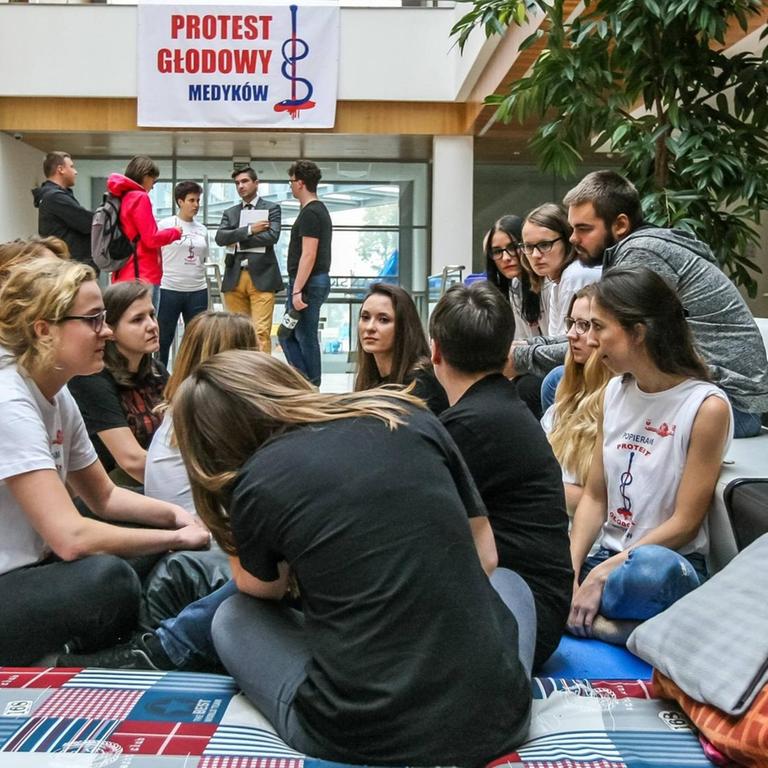 Hungerstreik junger Ärztinnen und Ärzte im polnischen Danzig im Herbst 2017