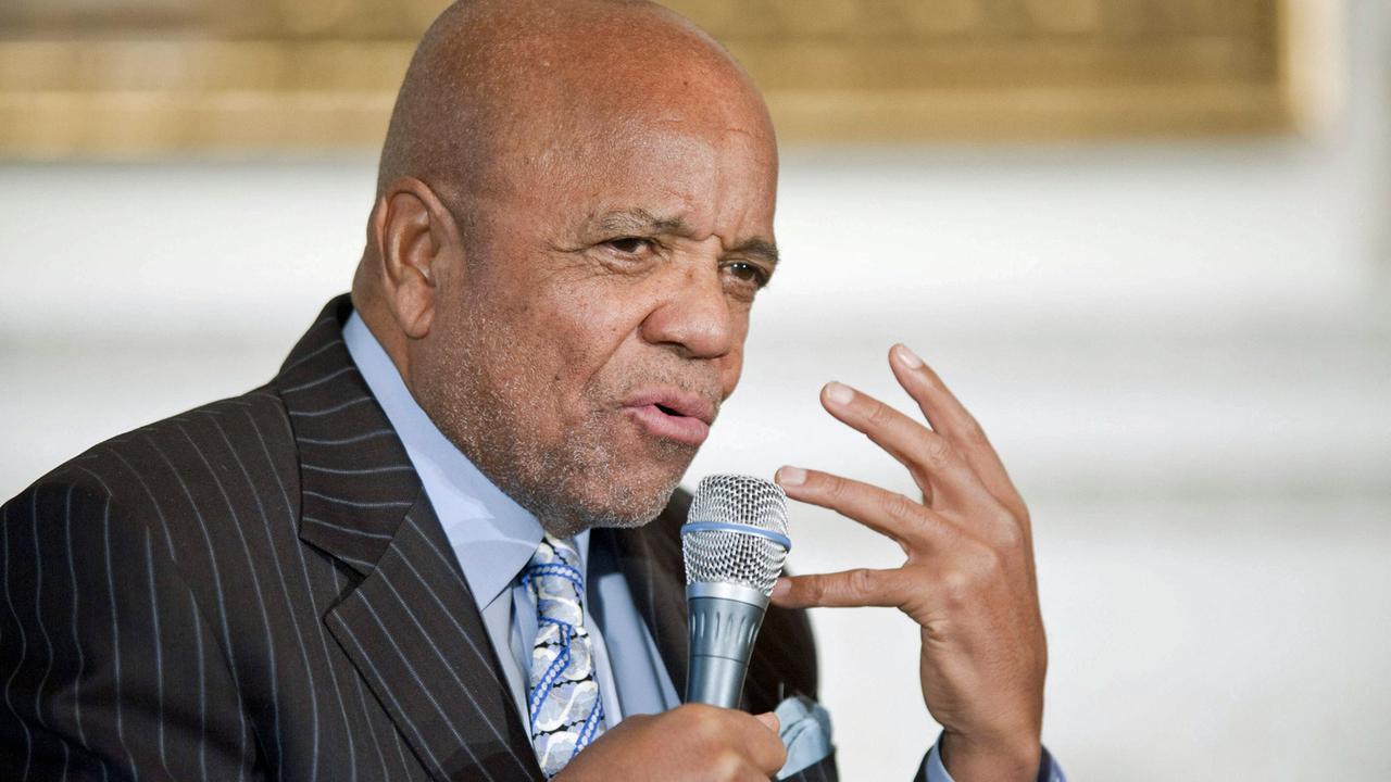 Der Motown-Records-Gründer Berry Gordy Jr. bei einem interaktiven Studenten-Musik-Workshop im Weißen Haus in Washington am 24.2.2011 Der Motown-Records-Gründer Berry Gordy Jr. bei einem interaktiven Studenten-Musik-Workshop im Weißen Haus in Washington am 24.2.2011