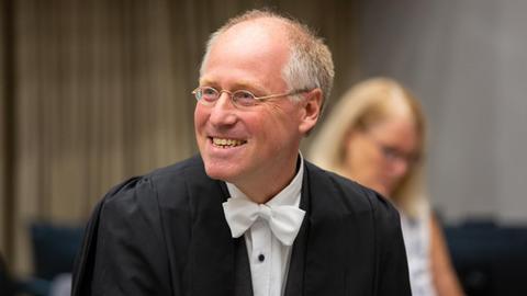 Völkerrechtler Claus Kreß als "amicus curiae" vor dem Internationalen Strafgerichtshof in Den Haag Völkerrechtler Claus Kreß als "amicus curiae" vor dem Internationalen Strafgerichtshof in Den Haag