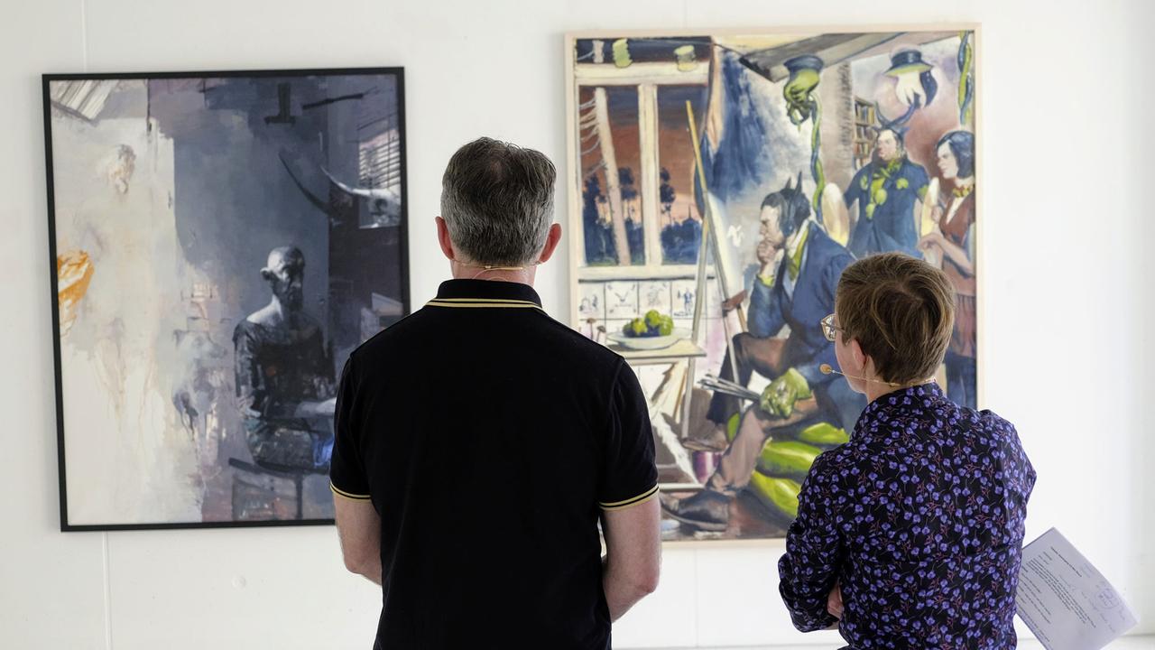 Neo Rauch und Marietta Schwarz vor den Bildern von Arno Rink (l.) und Neo Rauch in der Aussstellung "Arno Rink - Neo Rauch" der Grafikstiftung Neo Rauch in Aschersleben (28. Mai 2017 - 29. April 2018). Neo Rauch und Marietta Schwarz vor den Bildern von Arno Rink (l.) und Neo Rauch in der Aussstellung "Arno Rink - Neo Rauch" der Grafikstiftung Neo Rauch in Aschersleben (28. Mai 2017 - 29. April 2018).