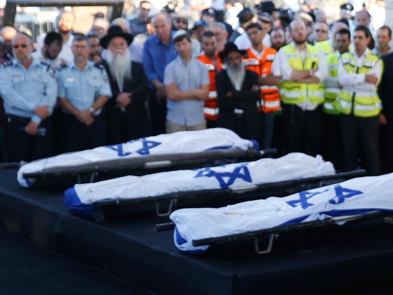 Trauerfeier für Gilad Schaer, Naftali Frankel und Ejal Jifrach (1. Juli 2014)