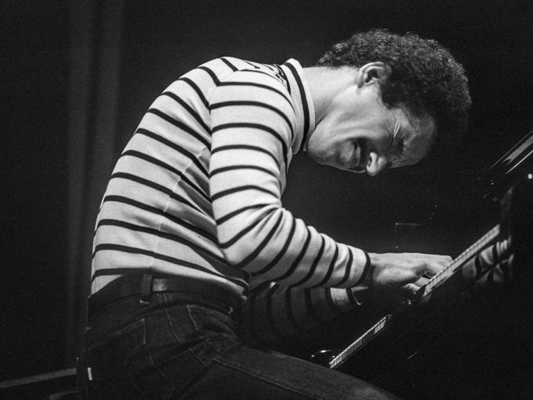Keith Jarrett am Klavier bei einem Auftritt in Zürich 1977.