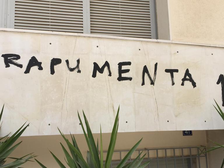 Ein Crapumenta-Graffiti in Athen.