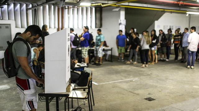 Wahllokal in der Favela Rocinha in Rio de Janeiro zur brasilianischen Präsidentschaftswahl 2014