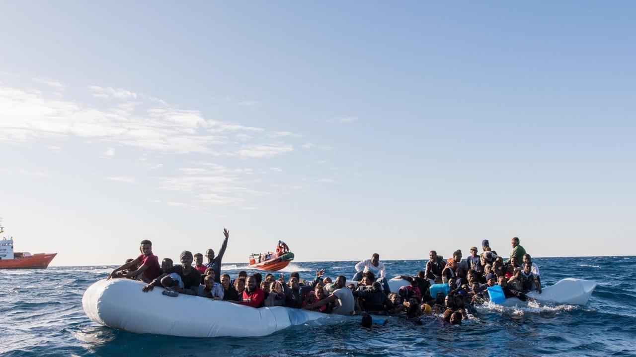 Such- und Rettungsmission im Mittelmeer vor der libyschen Küste am 27. Januar 2018 Such- und Rettungsmission im Mittelmeer vor der libyschen Küste am 27. Januar 2018
