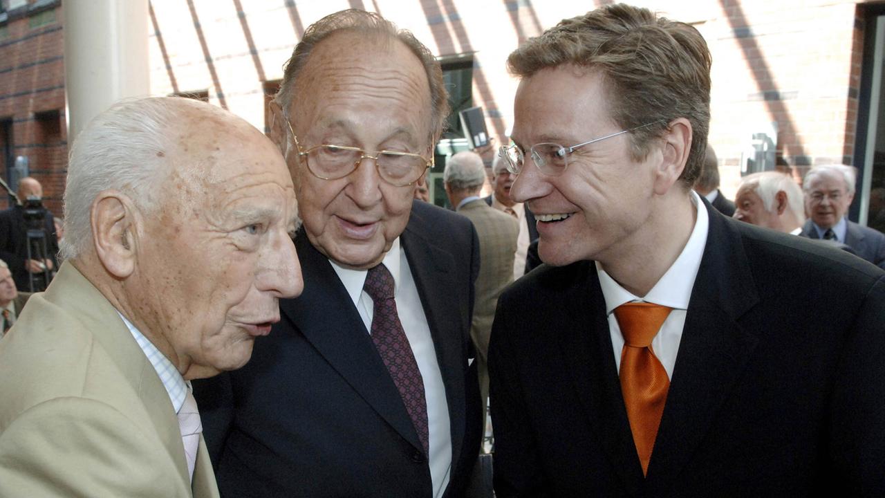 Die FDP-Politiker Walter Scheel, Hans-Dietrich Genscher und Guido Westerwelle 2005 in Berlin Die FDP-Politiker Walter Scheel, Hans-Dietrich Genscher und Guido Westerwelle 2005 in Berlin