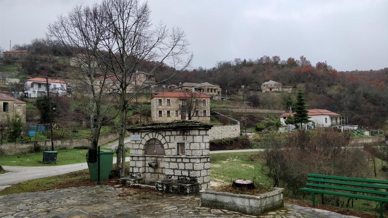 In Teriachi an der griechisch-albanischen Grenze leben nur noch zwei Menschen. In Teriachi an der griechisch-albanischen Grenze leben nur noch zwei Menschen.