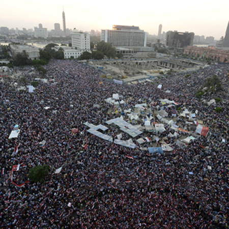 Wieder kamen gestern Abend Zehntausende auf den Kairoer Tahrir-Platz, um gegen Mursi zu demonstrieren