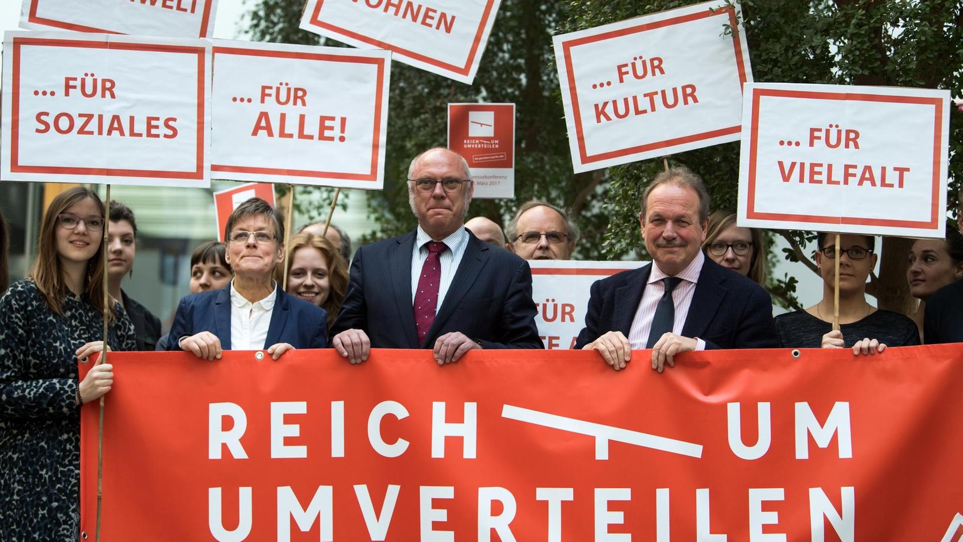 Demonstration des Bündnisses "Reichtum umverteilen" in Berlin. Demonstration des Bündnisses "Reichtum umverteilen" in Berlin.