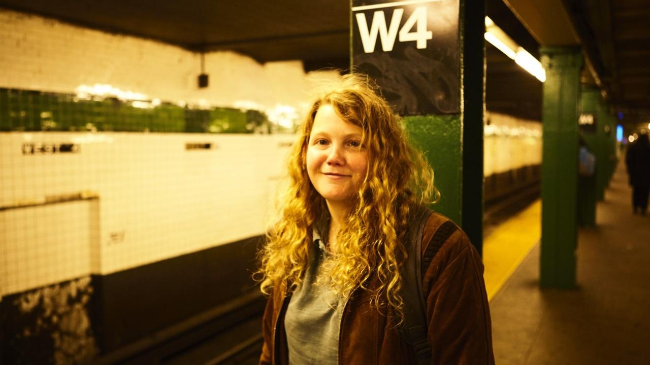 Die britische Rapperin, Lyrikerin und Romanautorin Kate Tempest Die britische Rapperin, Lyrikerin und Romanautorin Kate Tempest