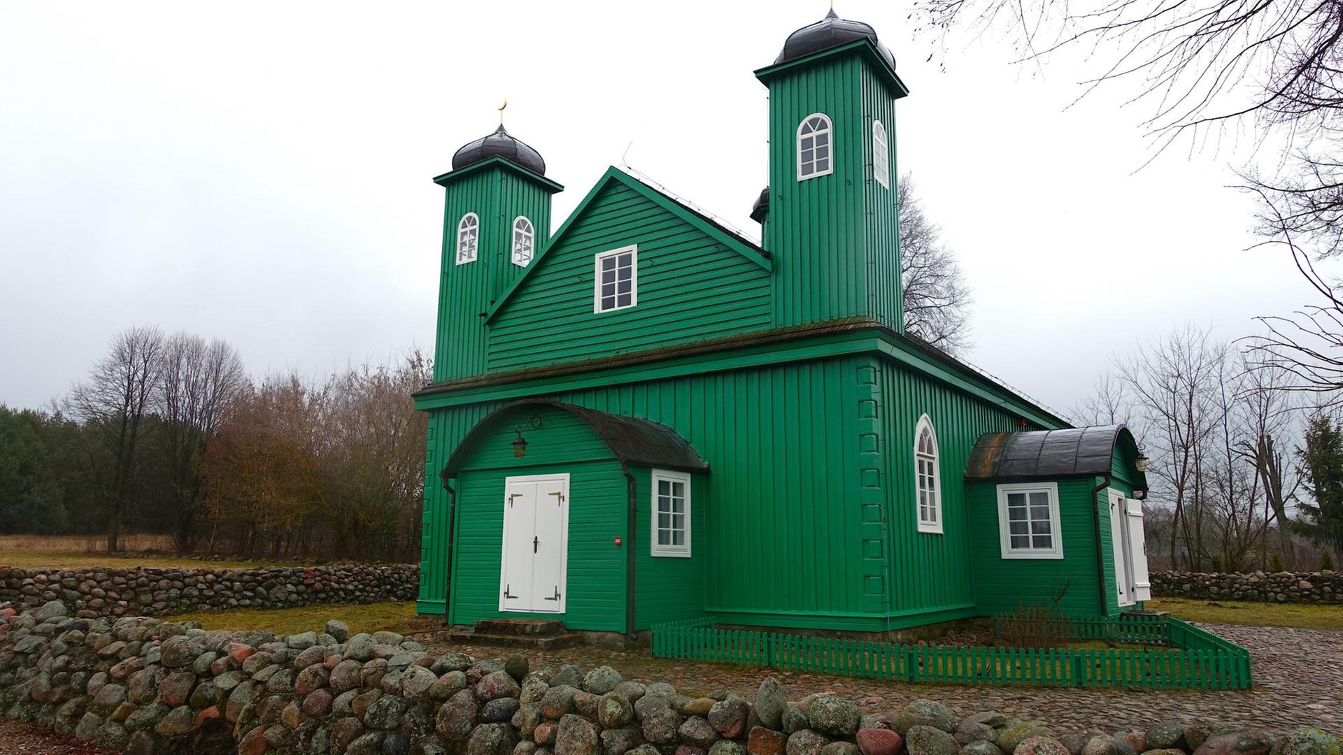 Die älteste Moschee Polens, knapp 180 Jahre alt im Dörfchen Kruszyniany im ländlichen Nordosten Polens Die älteste Moschee Polens, knapp 180 Jahre alt im Dörfchen Kruszyniany im ländlichen Nordosten Polens