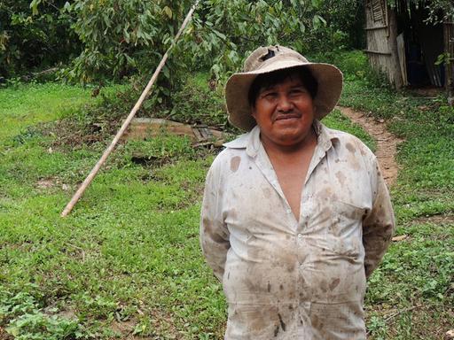 Der Bauer Victor Jimenez Torres baut in Bolivien (Region Alto Beni) Bio-Kakao an
