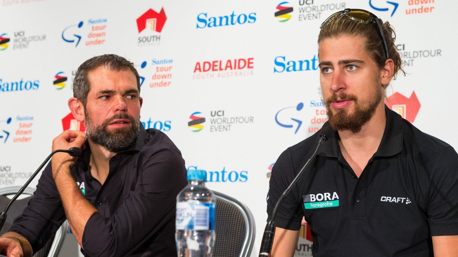 Sportchef Ralph Denk mit seinem von der Tour de France gesperrten Star Peter Sagan bei einer Pressekonferenz Sportchef Ralph Denk mit seinem von der Tour de France gesperrten Star Peter Sagan bei einer Pressekonferenz