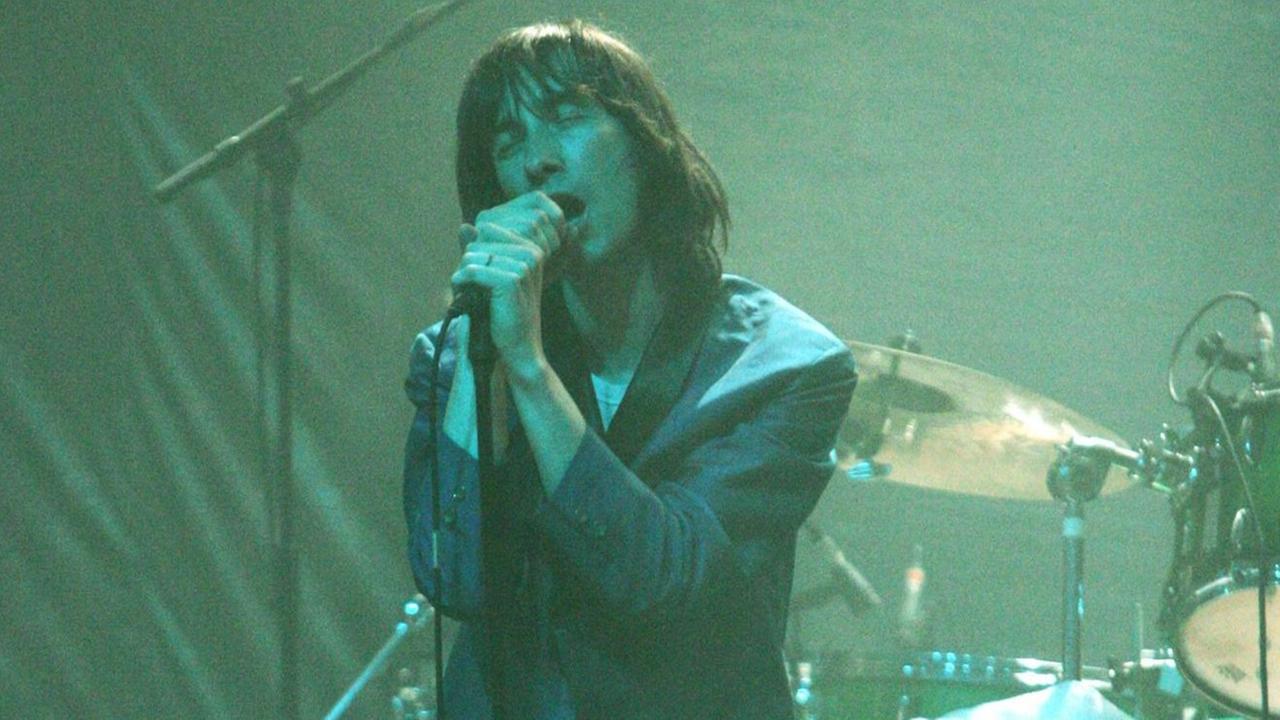 Die Indie-Pop-Band "Primal Scream" bei einem Auftritt in Paris. Die Indie-Pop-Band "Primal Scream" bei einem Auftritt in Paris.