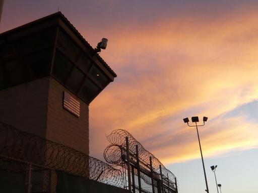 Wachturm der US-Militärbasis Guantanamo Bay auf Kuba