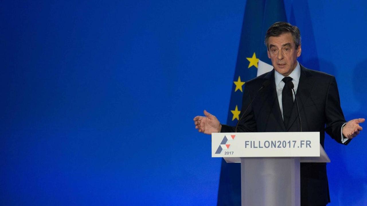 Der französische Präsidentschaftskandidat Francois Fillon während einer Pressekonferenz Der französische Präsidentschaftskandidat Francois Fillon während einer Pressekonferenz