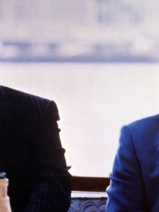 Jerry Lewis und Robert De Niro in "The King of Comedy" von Martin Scorsese aus dem Jahr 1982: Als Showmaster Jerry Langford den hartnäckigen Rupert Pupkin rausschmeißt, entführt er ihn und verlangt als Lösegeld einen Auftritt in dessen Show.