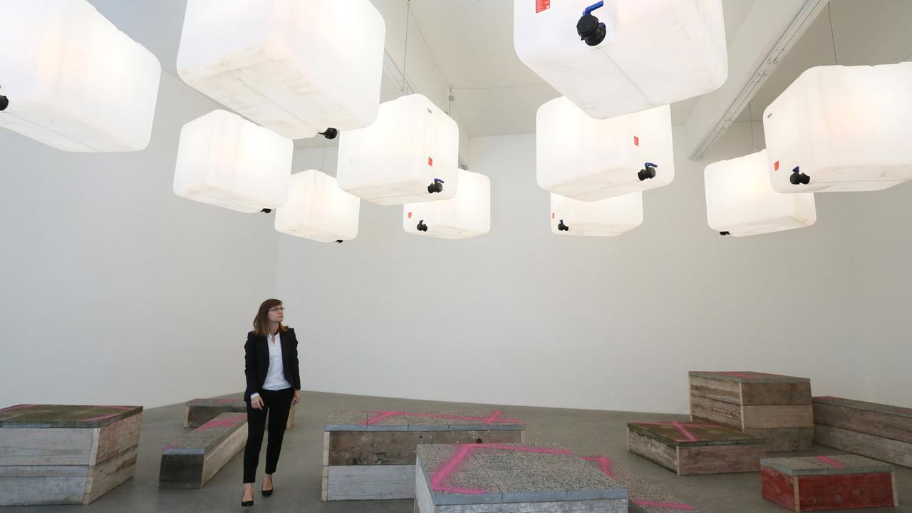 Die Installation der schwedischen Künstlerin Klara Liden ist am 30.04.2015 in der Galerie Neu in Berlin zu sehen. Vom 1. bis zum 3. Mai zeigen 47 teilnehmende Galerien beim 11. Gallery Weekend Berlin ihre Ausstellungen.