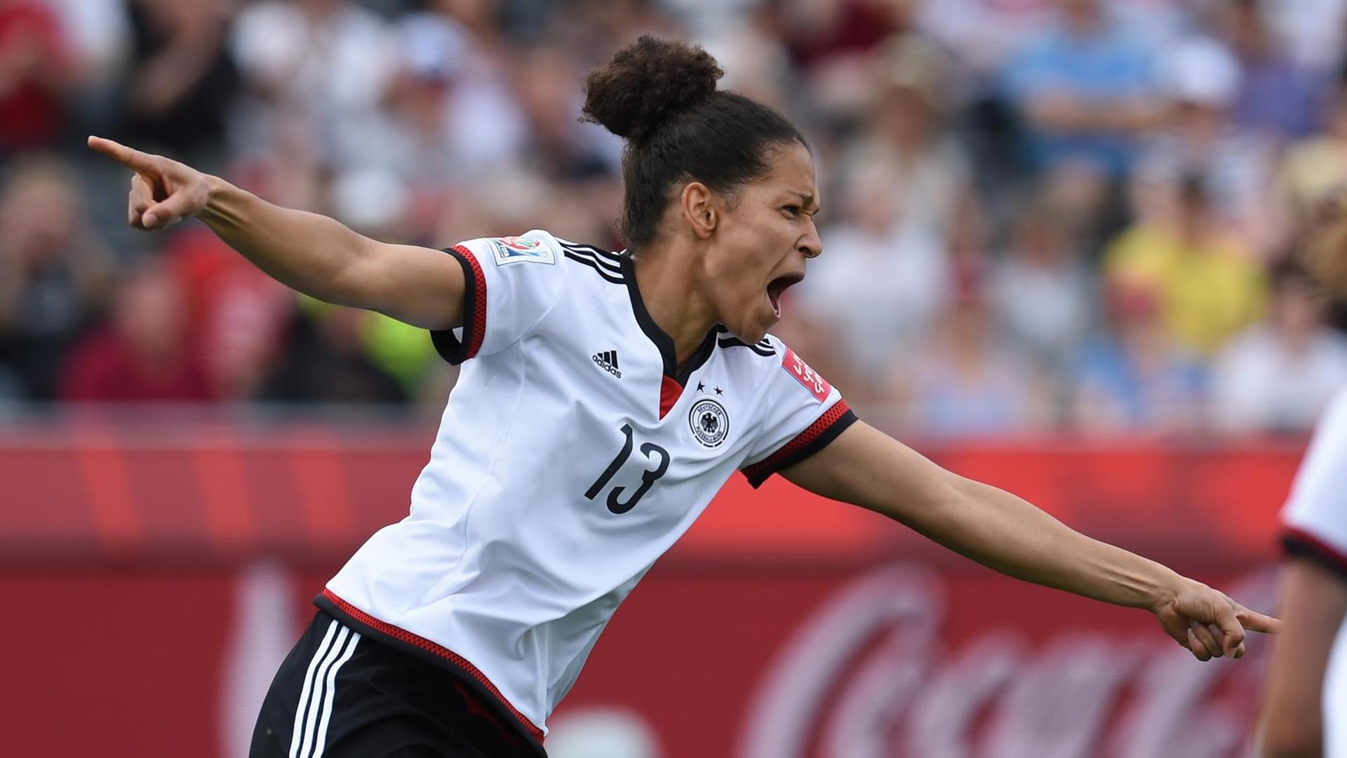 Celia Sasic, Europas Fußballerin des Jahres Celia Sasic, Europas Fußballerin des Jahres