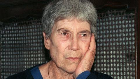 Die italienische Schriftstellerin Natalia Ginzburg am 9.11.1989. Sie wurde am 14.7.1916 in Palermo geboren und starb am 8.10.1991 in Rom. |