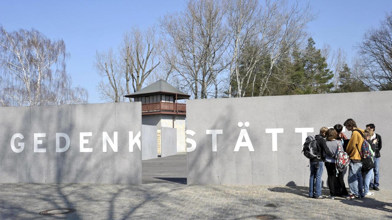 Schulklasse an der Gedenkstätte, Konzentrationslager Sachsenhausen