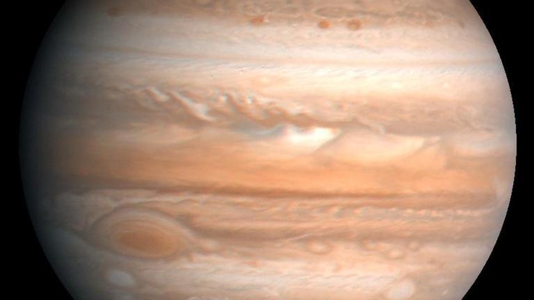 Der Riesenplanet Jupiter verabschiedet sich im November allmählich vom Abendhimmel Der Riesenplanet Jupiter verabschiedet sich im November allmählich vom Abendhimmel