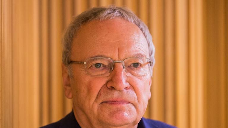 Der Schriftsteller Uwe Timm am 18.3.2015 beim Literaturfestival Lit.Cologne in Köln Der Schriftsteller Uwe Timm am 18.3.2015 beim Literaturfestival Lit.Cologne in Köln