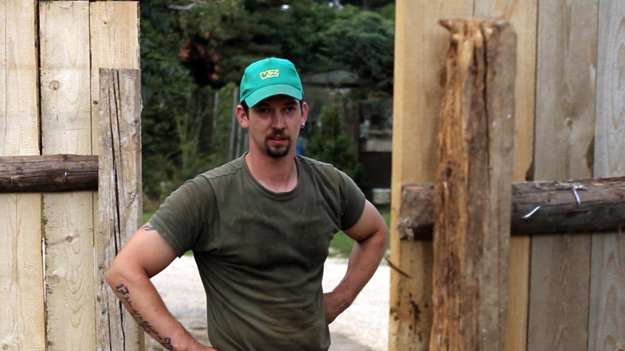 Der schwäbische Landwirt Philipp Kienle in einer undatierten Szene des Dokumentarfilms "Sauacker". Der schwäbische Landwirt Philipp Kienle in einer undatierten Szene des Dokumentarfilms "Sauacker".