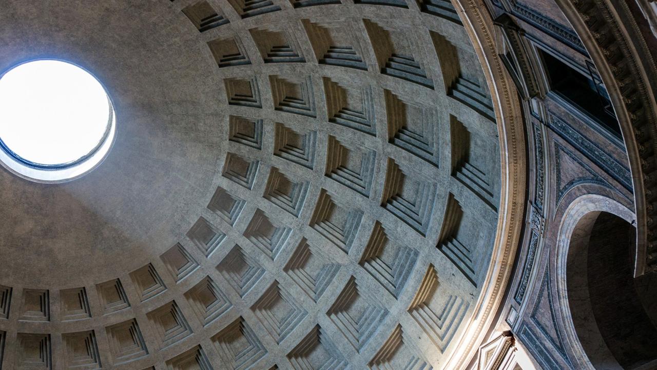 Blick in die Kuppel des Pantheons in Rom