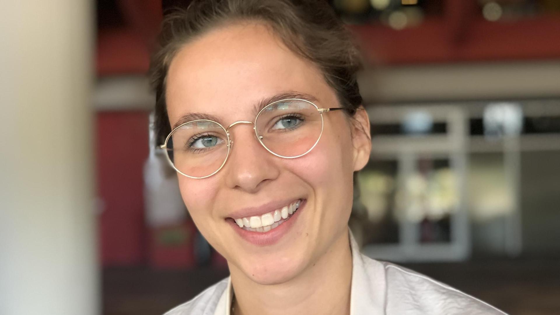 Alice Bertram wartet in Berlin auf einen Referendariatsplatz. Alice Bertram wartet in Berlin auf einen Referendariatsplatz.