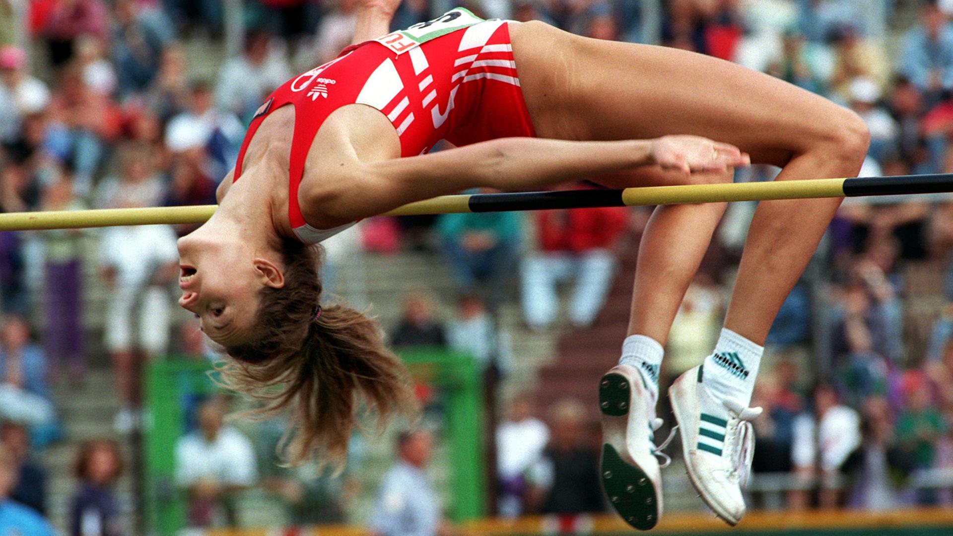 Hochsprung-Olympiasiegerin Heike Henkel bei den Deutschen Meisterschaften in Duisburg im Jahr 1993: Henkels damaliger Trainer Gerd Osenberg ist der Vater des heutigen Leichtathletik-Managers Marc Osenberg. Hochsprung-Olympiasiegerin Heike Henkel bei den Deutschen Meisterschaften in Duisburg im Jahr 1993: Henkels damaliger Trainer Gerd Osenberg ist der Vater des heutigen Leichtathletik-Managers Marc Osenberg.