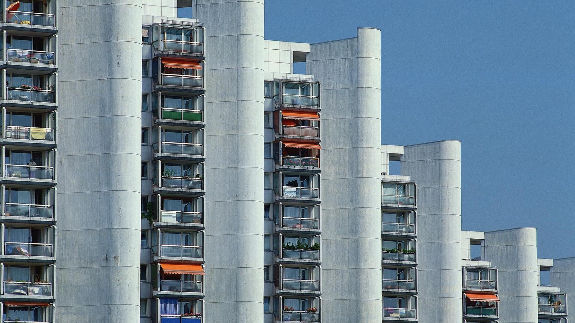 Fassade eines Wohnblocks in Neuperlach, München. Fassade eines Wohnblocks in Neuperlach, München.