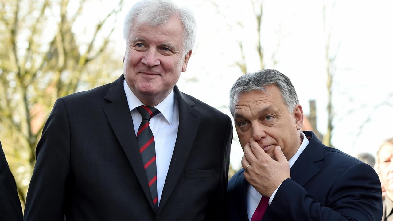 CSU-Chef Seehofer (l.) empfängt den ungarischen Ministerpräsidenten Viktor Orban zur Winterklausur der CSU-Landesgruppe in Seeon CSU-Chef Seehofer (l.) empfängt den ungarischen Ministerpräsidenten Viktor Orban zur Winterklausur der CSU-Landesgruppe in Seeon